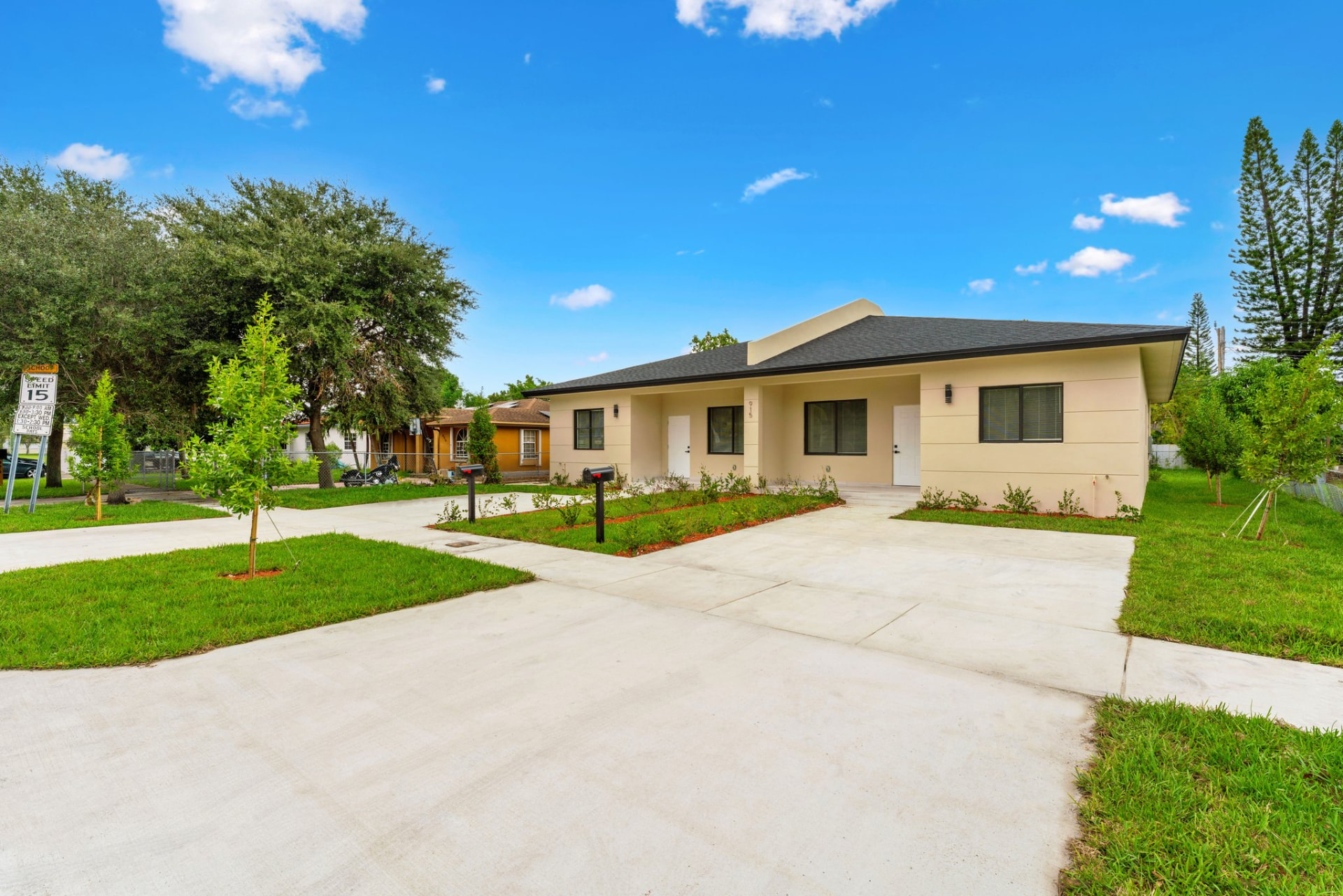 915 NW 104 St